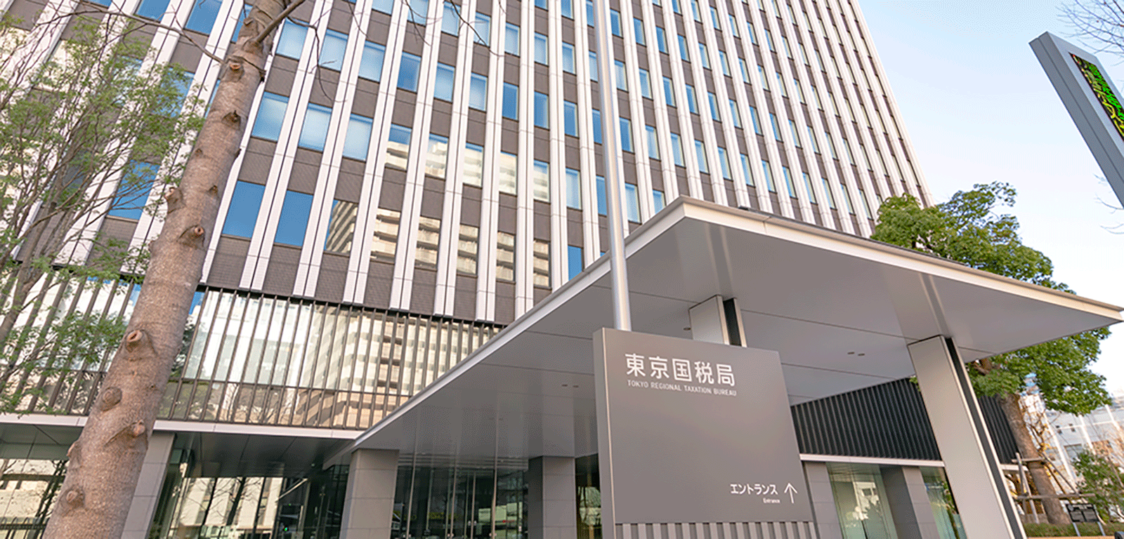 被相続人が日本人の場合、日本の法律に従って相続手続きをおこないます。