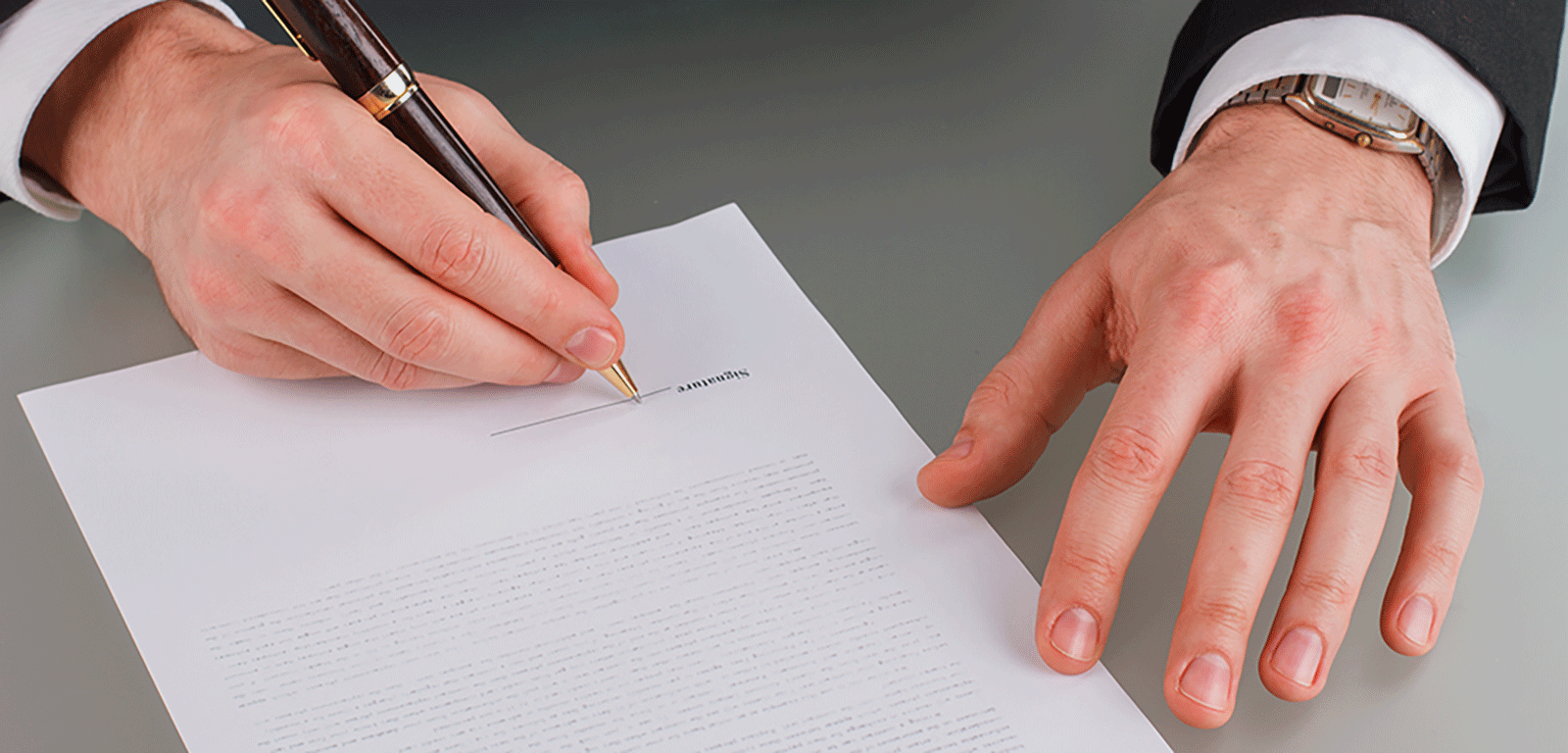 海外の相続人が日本国内の財産を相続するには、サイン証明書・在留証明書が必要です。