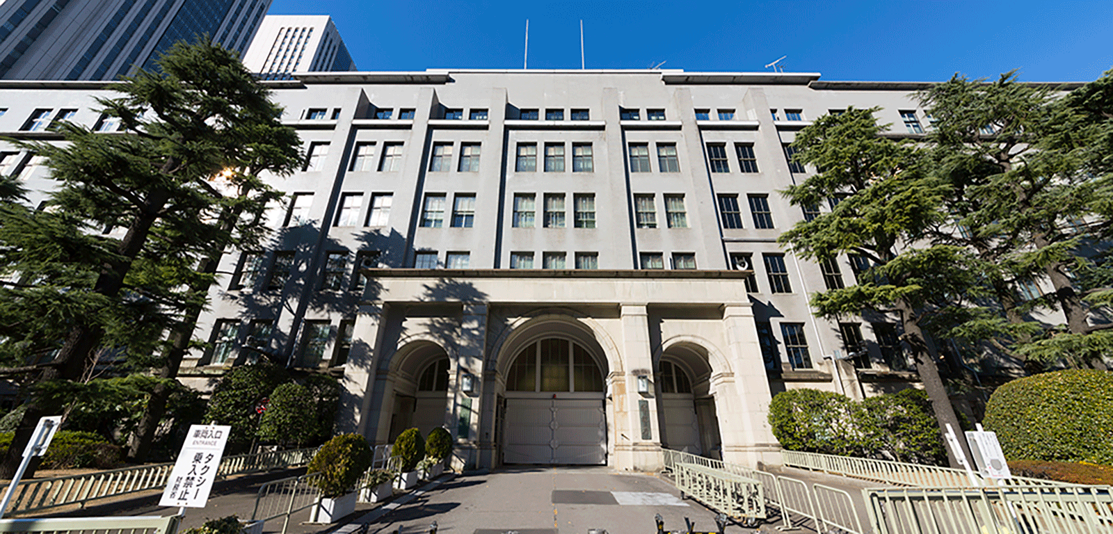 国税庁は納税の猶予制度の特例の整備などをおこなっています。